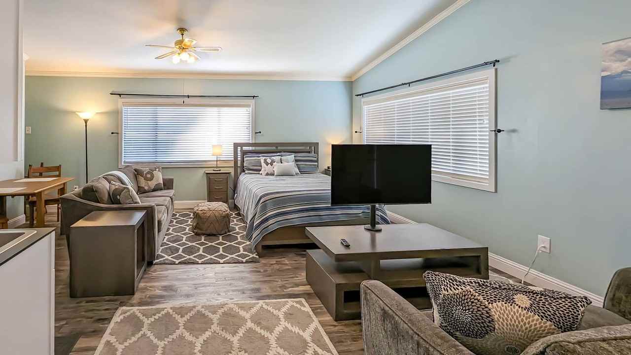 918 S G St #1336268P - Photo 2 of 12