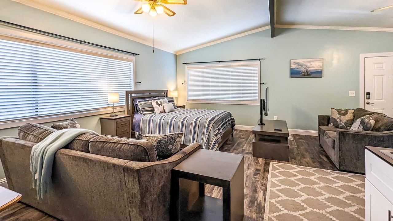 918 S G St #1336268P - Photo 5 of 12