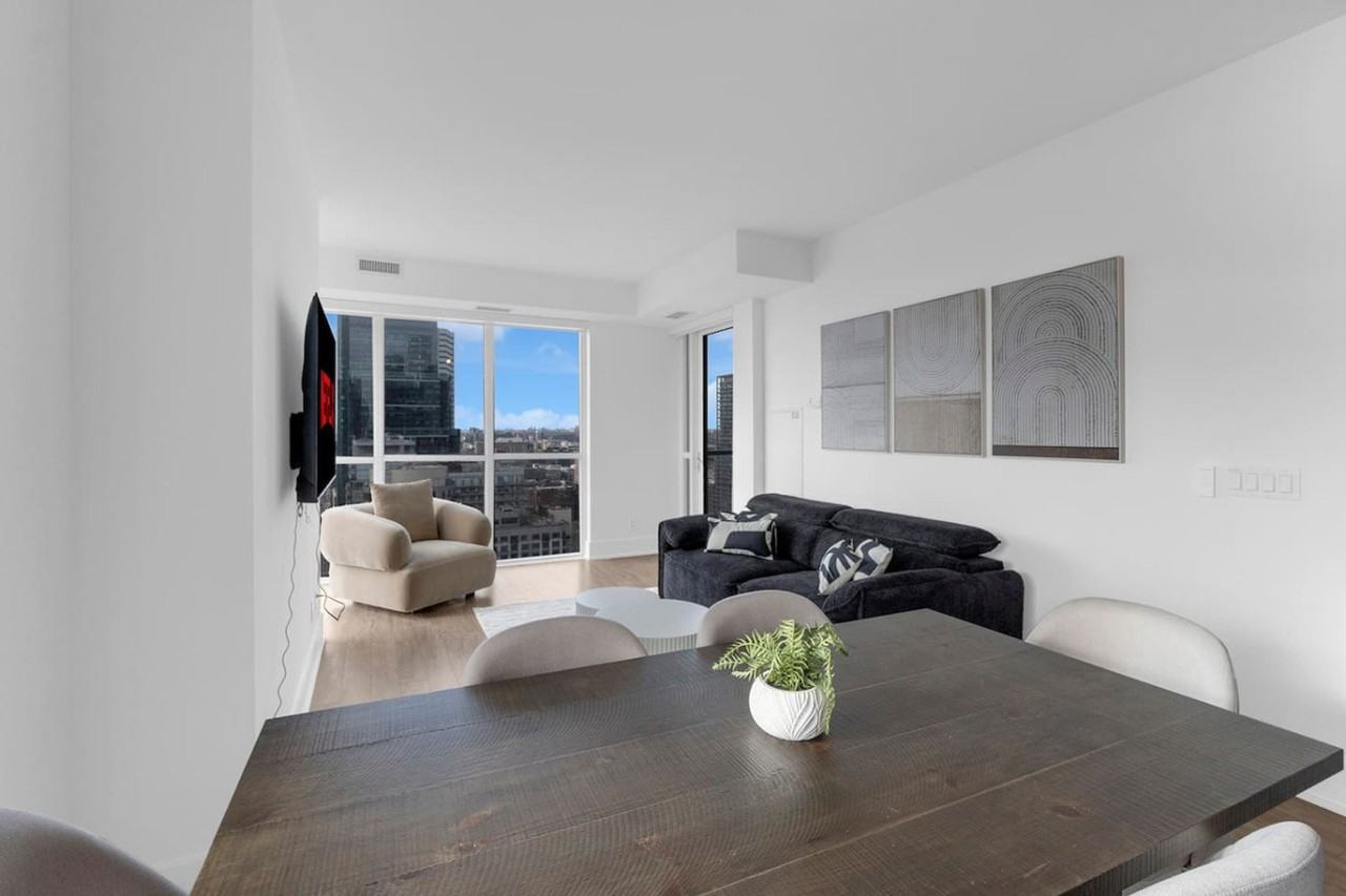 300 Front Street West - Photo 7 of 32