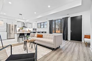 585 Queens Ave - Photo 1 of 1