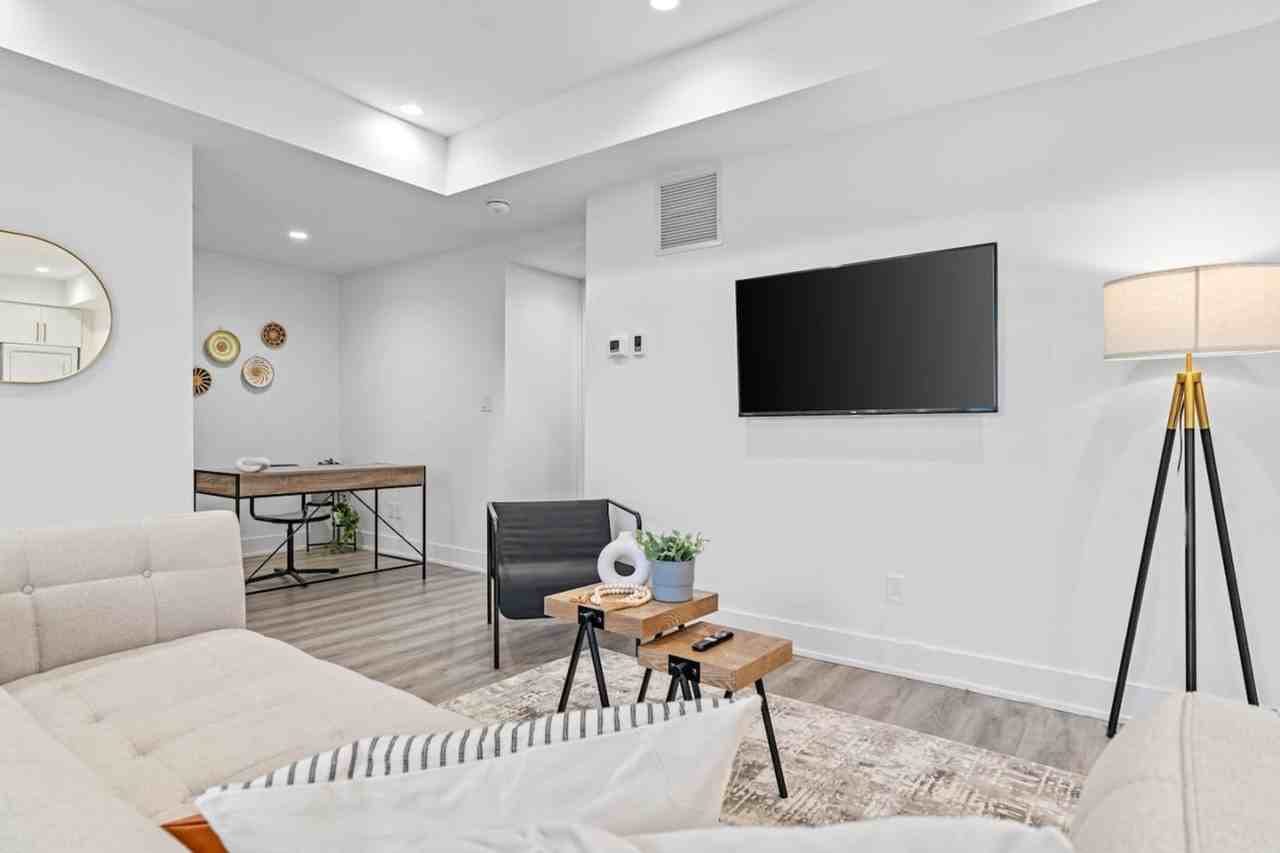 585 Queens Ave #1388888P - Photo 4 of 50