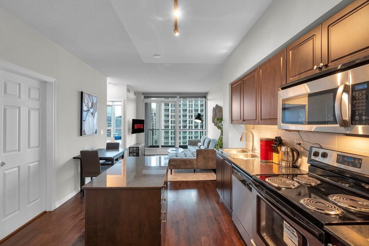 215 Fort York Blvd #1403752P - Photo 3 of 19