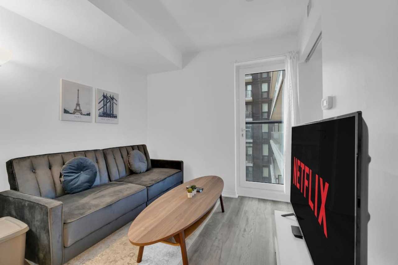 192 Dundas St E #1403750P - Photo 3 of 13