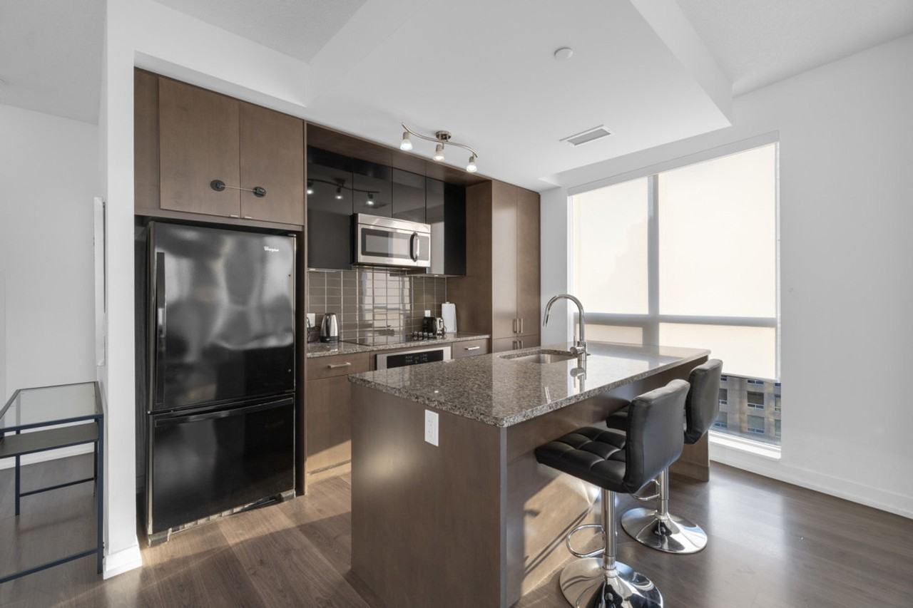 98 Lillian St #1403764P - Photo 3 of 31