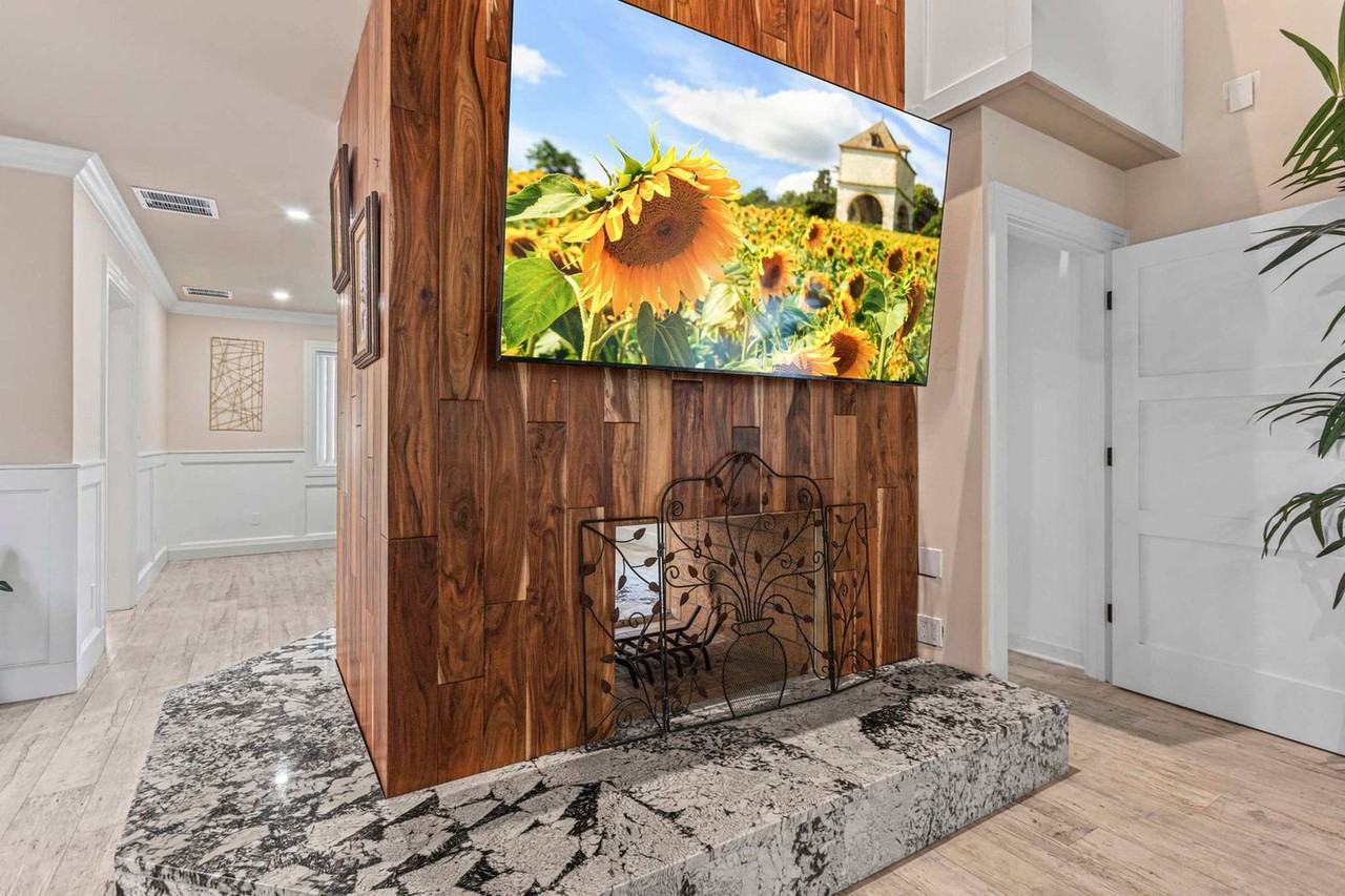 366 34th Ct Sw #1460466P - Photo 2 of 50