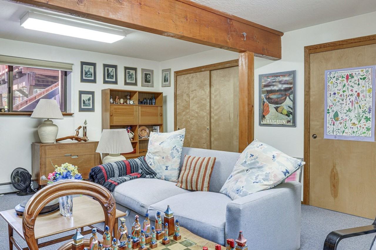 320 Rim Dr #1386151P - Photo 4 of 38