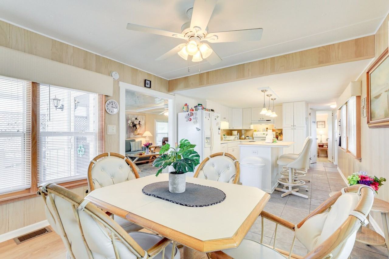 670 N Green Cir #1385620P - Photo 4 of 38