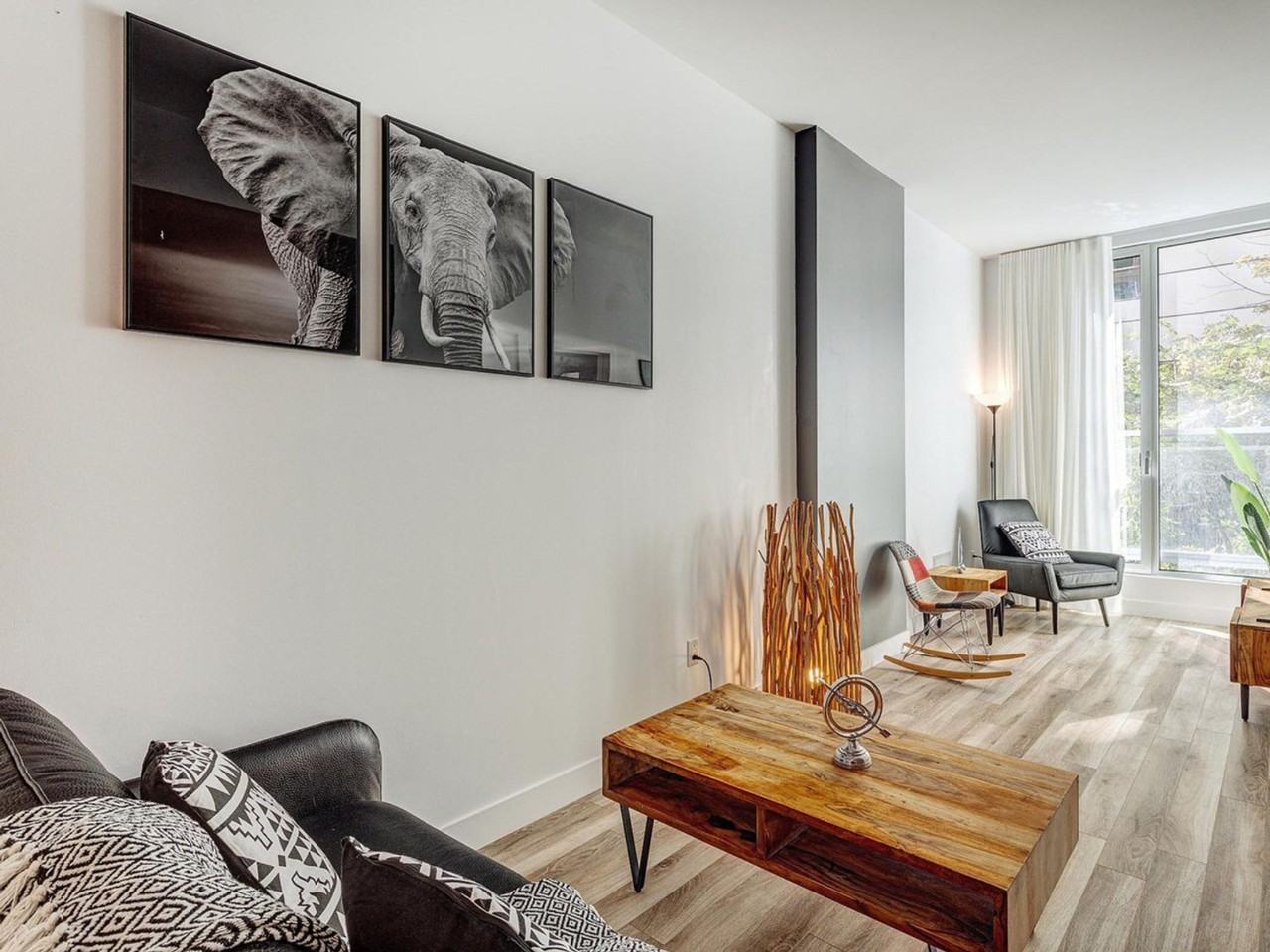 2061 Rue Stanley #1294644P - Photo 3 of 19