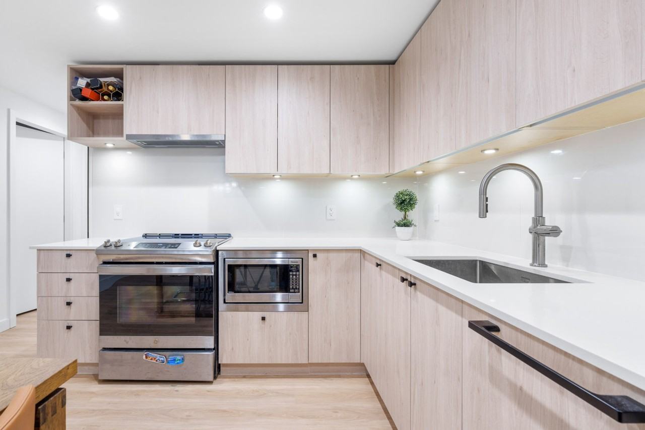 245 16th St E #1467230P - Photo 4 of 32