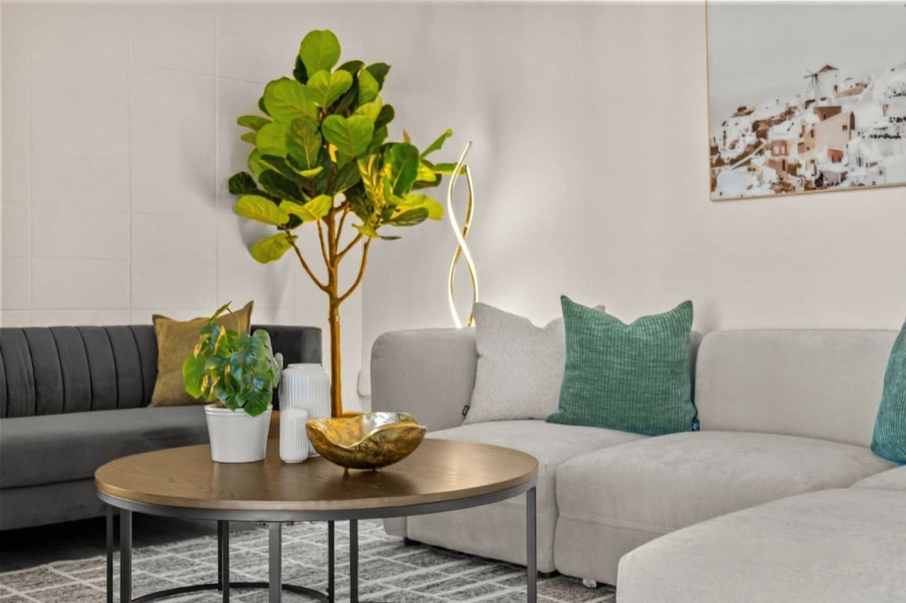 115 17 Ave Sw #1314554P - Photo 3 of 25