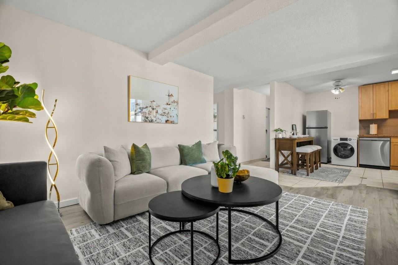 115 17 Ave Sw #1314554P - Photo 2 of 25