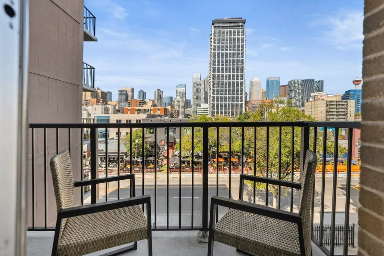 115 17 Ave Sw #1314554P - Photo 6 of 25