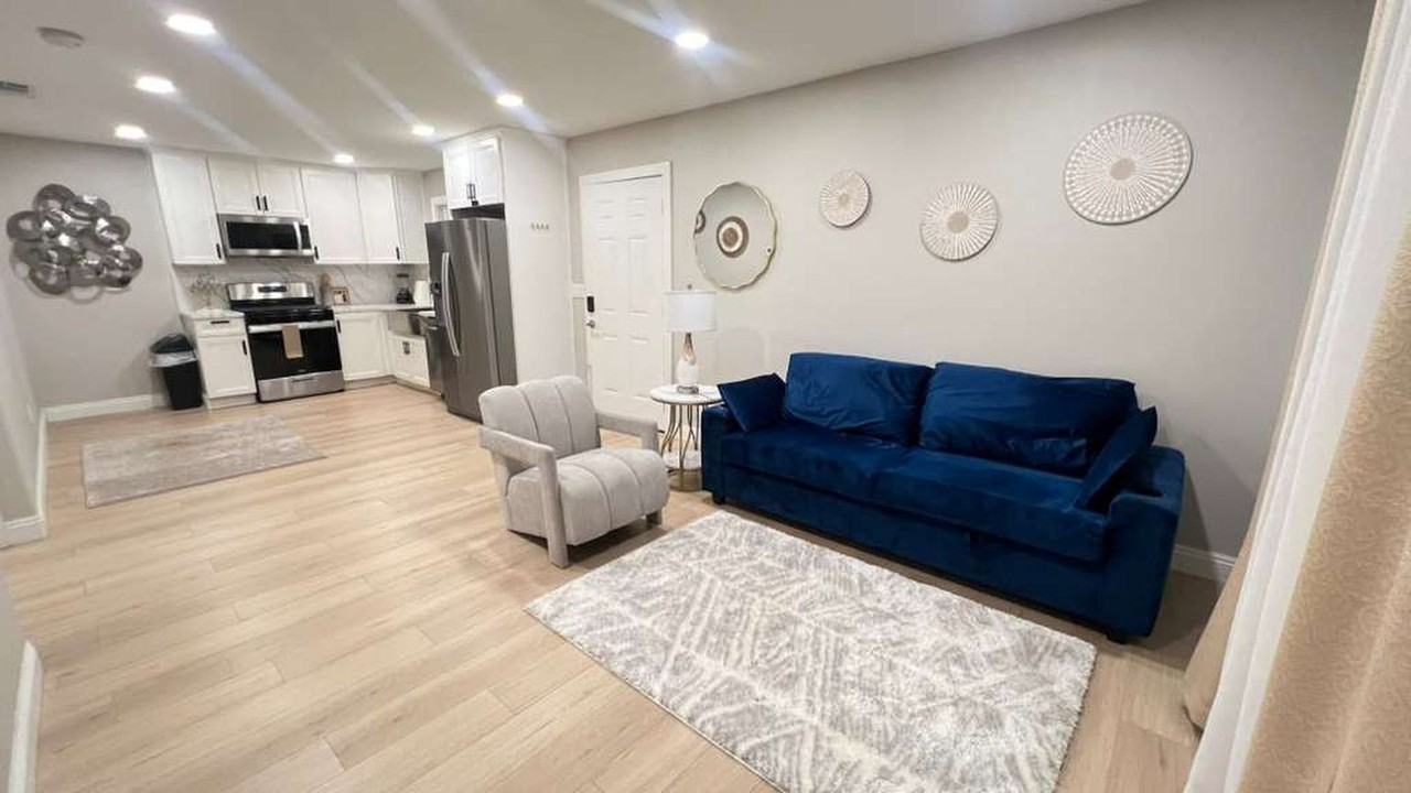 321 W Park Ave #1475274P - Photo 4 of 23