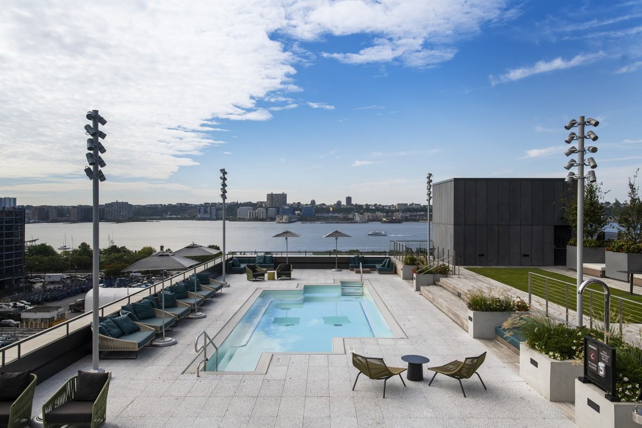 W 29th St & 11th Ave #2518 - Photo 2 of 8