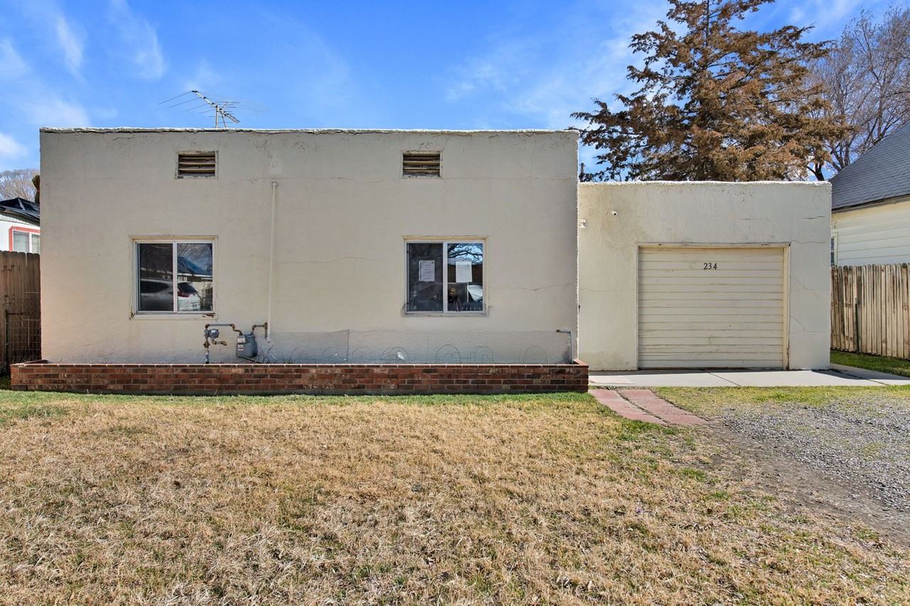 234 4th St - Photo 3 of 8