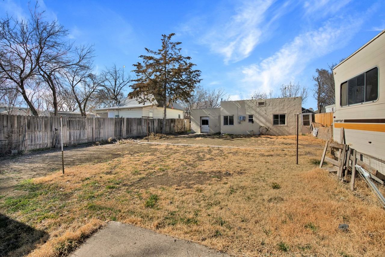 234 4th St - Photo 5 of 8