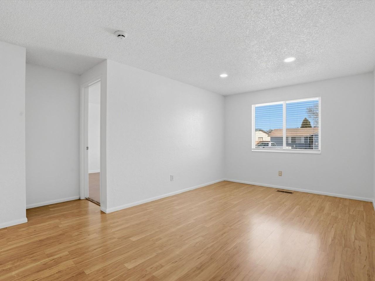 3139 Saltern Way - Photo 4 of 37