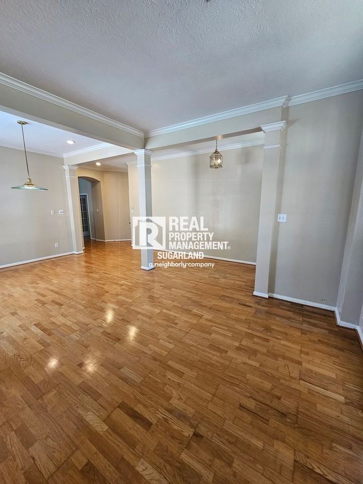 514 Avery Dr - Photo 3 of 13