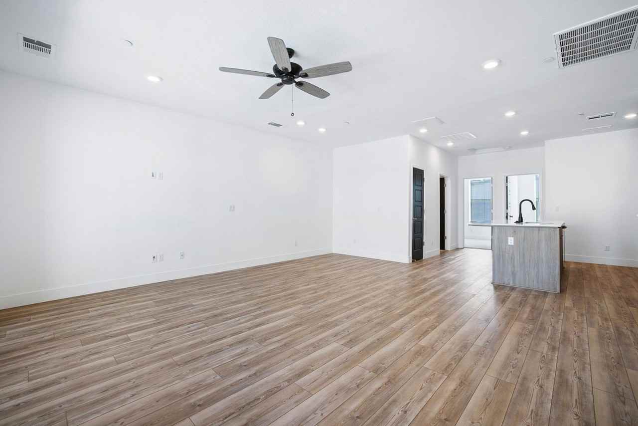10963 N Blackberry Dr - Photo 4 of 23