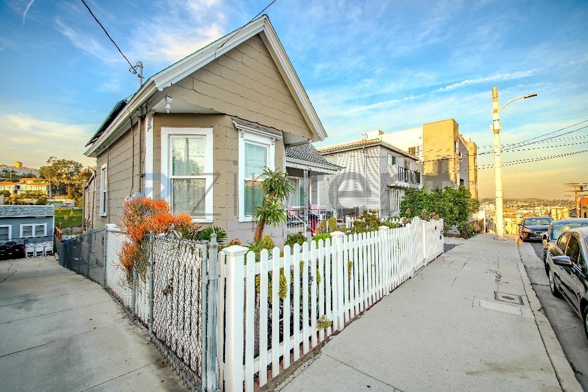 839 N Bunker Hill Ave - Photo 5 of 40