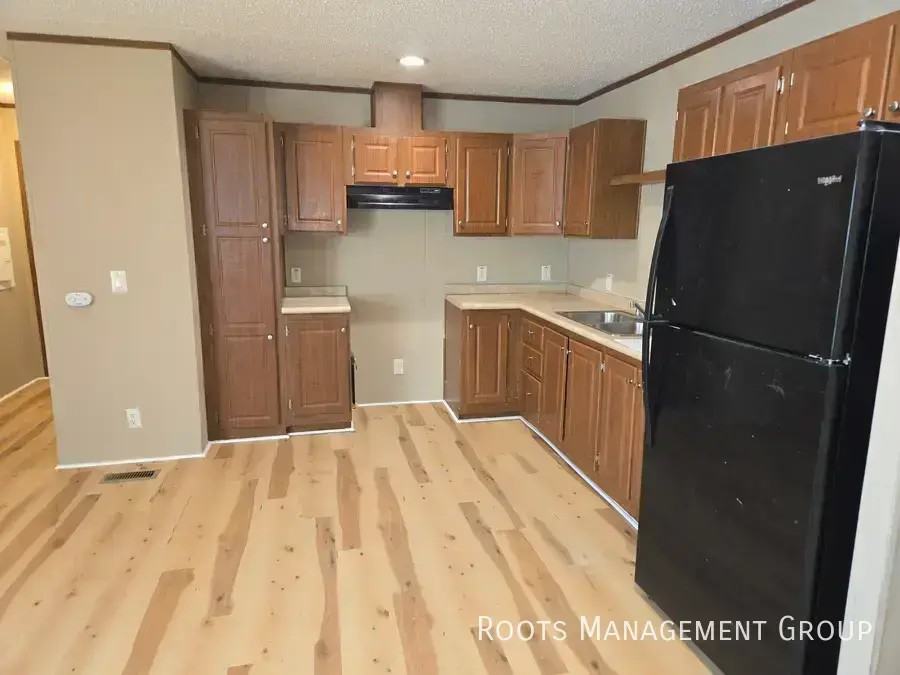 2440 Beverly Blvd - Photo 3 of 9