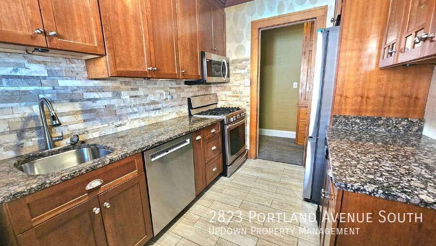 2823 Portland Ave - Photo 2 of 11