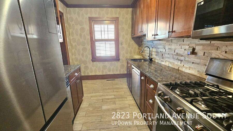 2823 Portland Ave - Photo 3 of 11