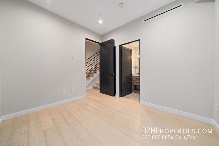 4429 Tujunga Ave - Photo 5 of 39