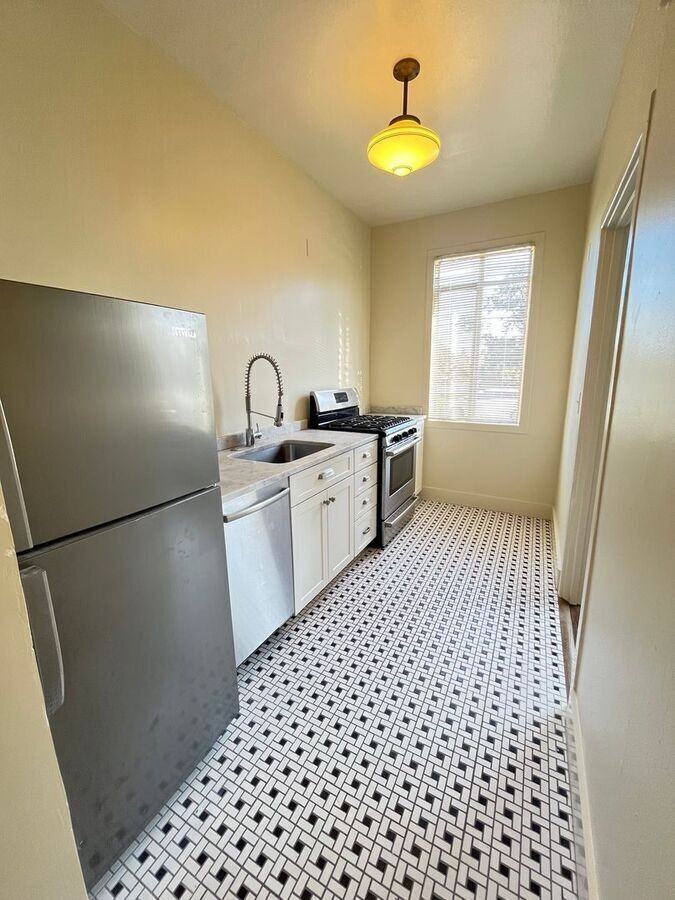 465 Bellevue Ave #02 - Photo 5 of 17