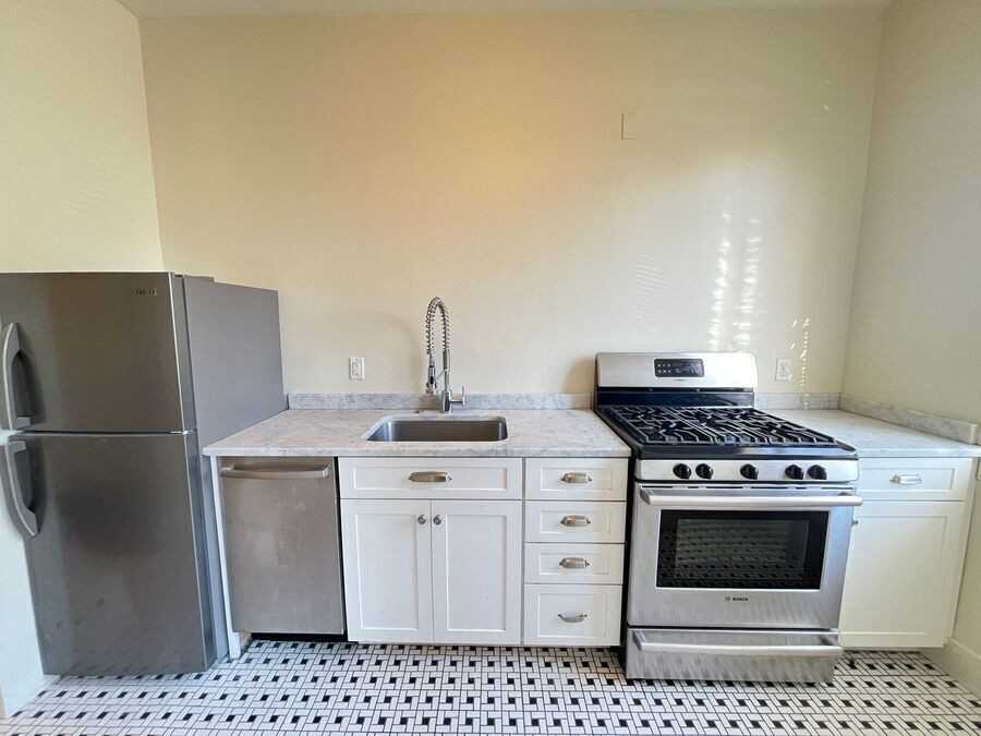 465 Bellevue Ave #02 - Photo 6 of 17