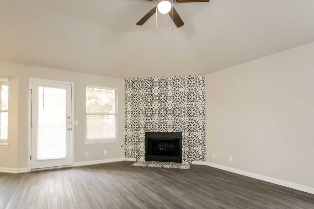 407 Clarks Way - Photo 4 of 16