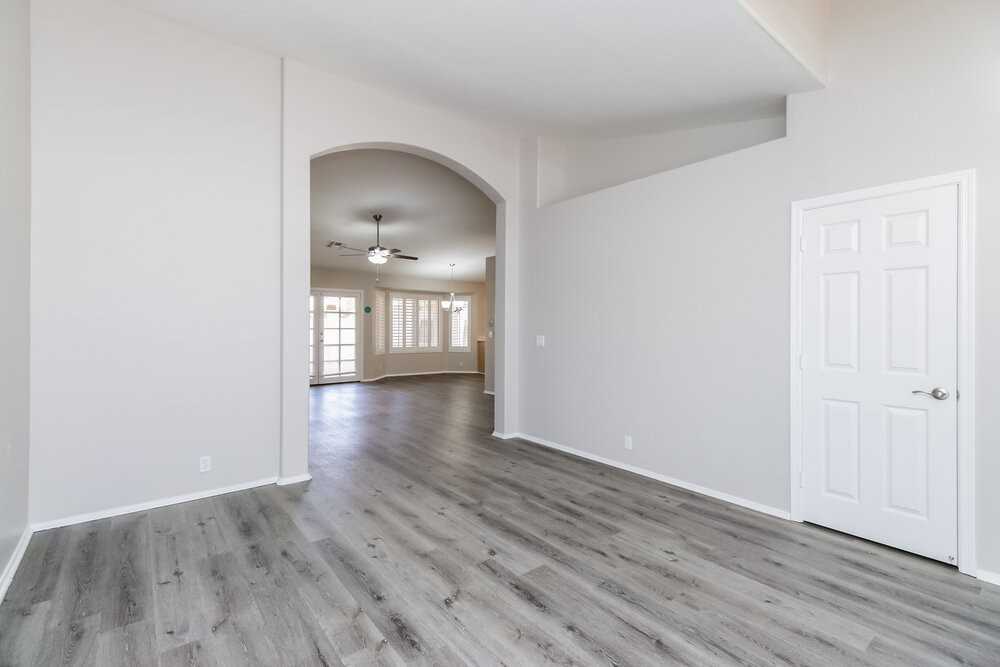 2216 E Sherri Dr - Photo 4 of 16