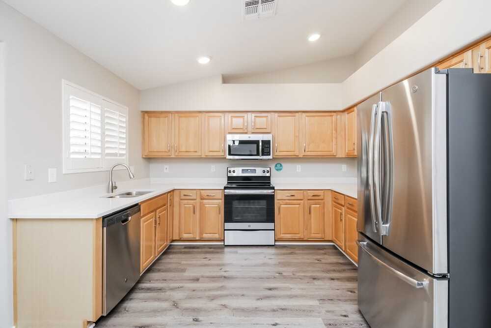 2216 E Sherri Dr - Photo 6 of 16