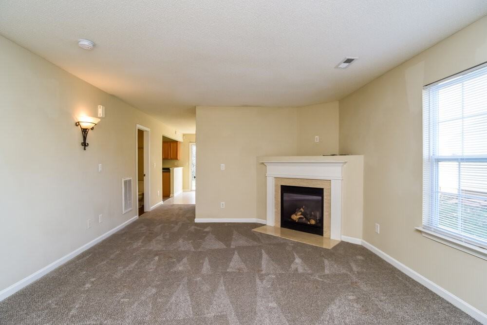 5231 Fernhill Dr - Photo 4 of 17