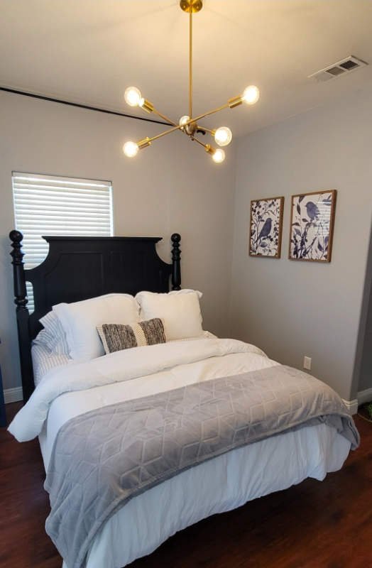 2831 42nd St - Photo 3 of 3