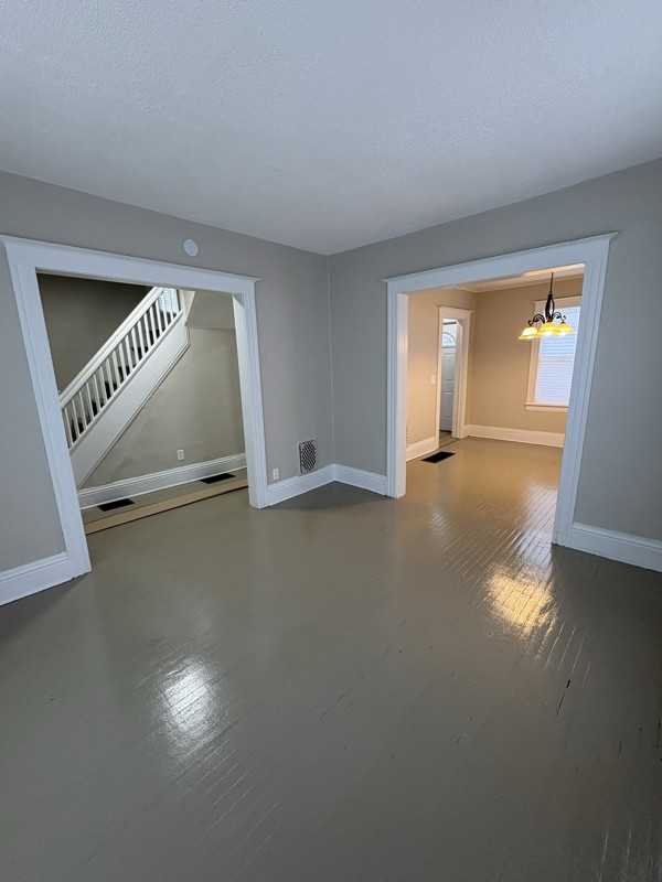 146 Roycroft Dr - Photo 2 of 20