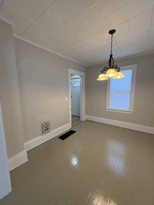 146 Roycroft Dr - Photo 4 of 20