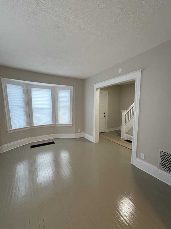 146 Roycroft Dr - Photo 7 of 20