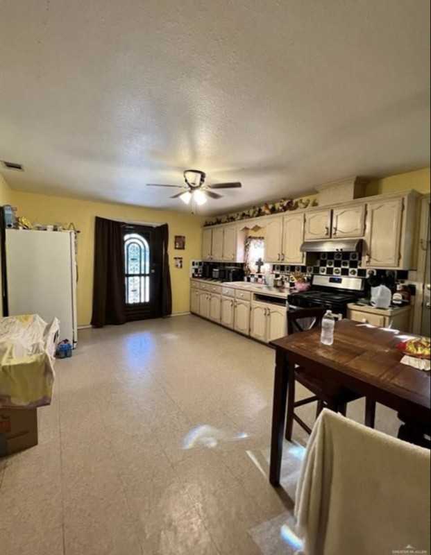 7107 Sylvia Handy St - Photo 2 of 10