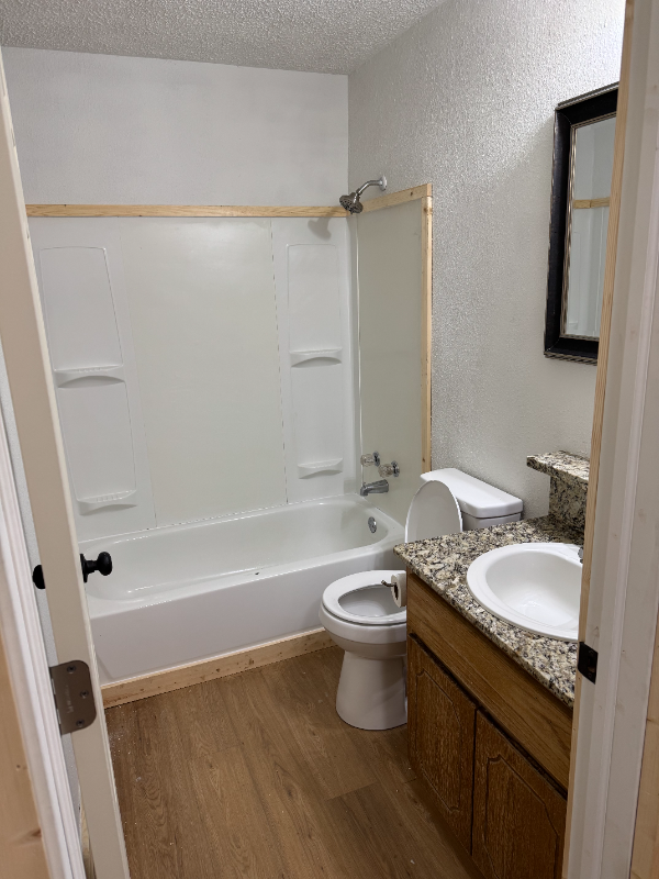 1102 Se 10th St - Photo 3 of 5