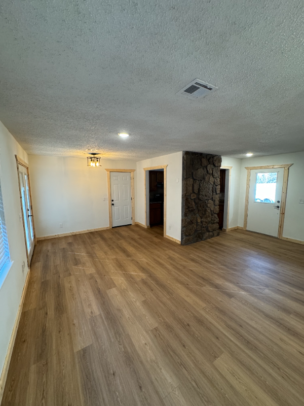 1102 Se 10th St - Photo 5 of 5