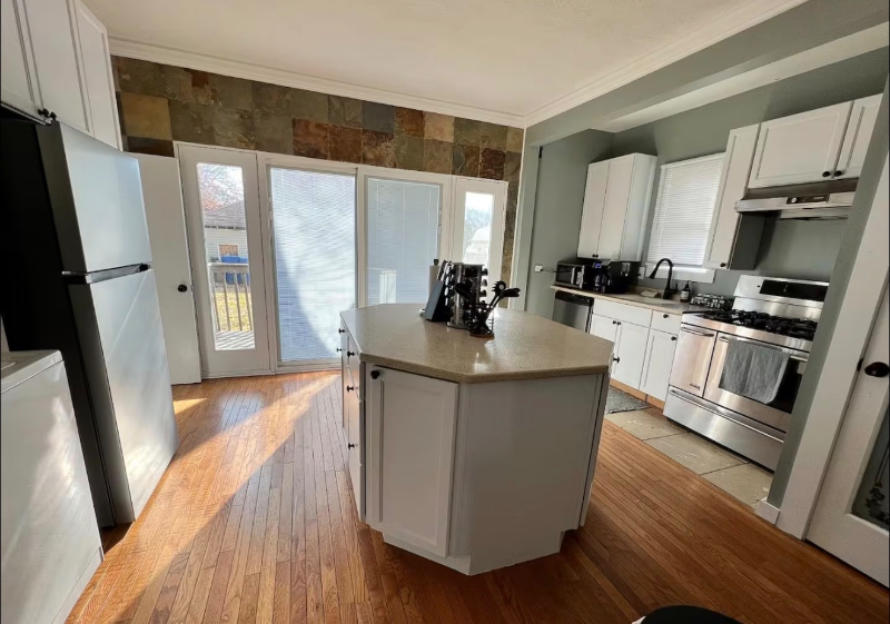 1708 11th Ave #1 - Photo 2 of 6