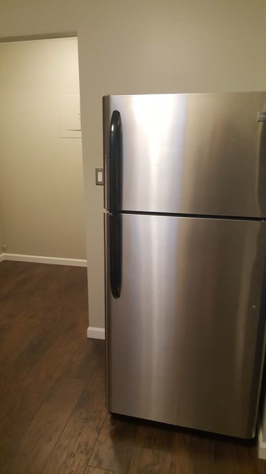 Colonial Apartments - Photo 3 of 9