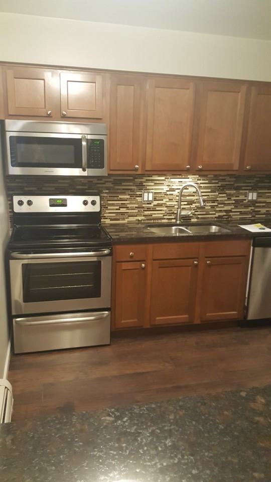 Colonial Apartments - Photo 4 of 9