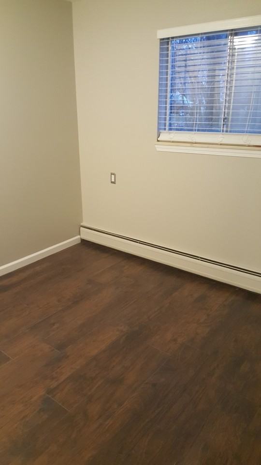 Colonial Apartments - Photo 6 of 9