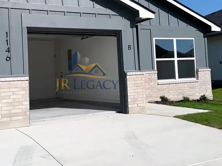 1146 Lindsey Dr #B - Photo 3 of 18