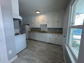 133 N Monroe St #9 - Photo 6 of 16