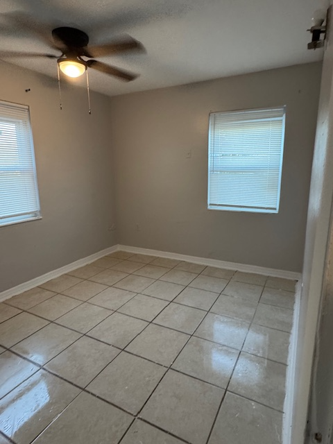 5010 Bullard St - Photo 4 of 8