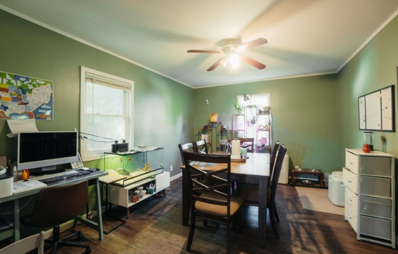 335 W 9th St - Photo 3 of 6