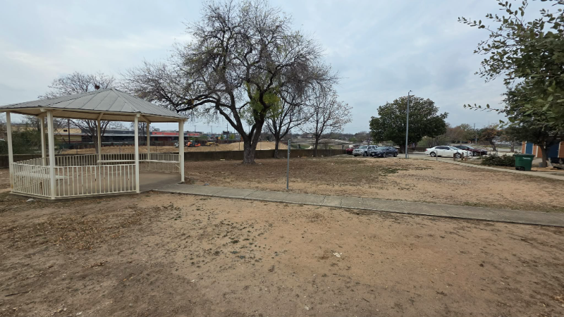 614 Chihuahua St - Photo 2 of 3